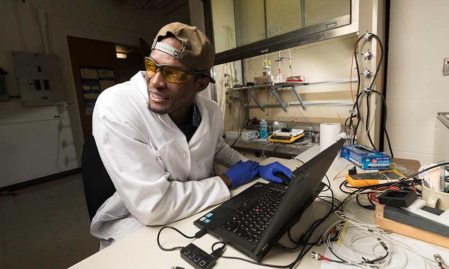 网赌论坛有哪些er a laptop in lab at University of Rochester